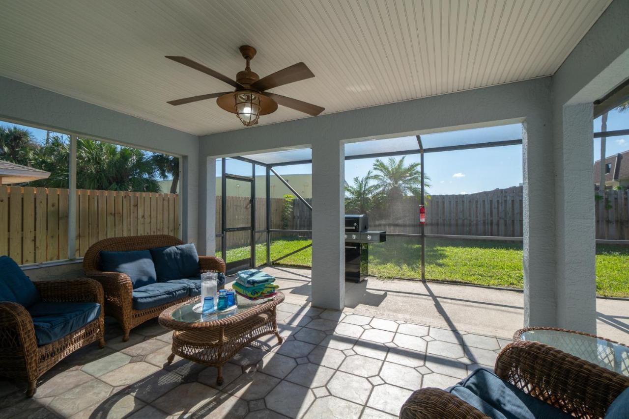 Oceanview Haven - 2Br Beach Townhome With Patio, Shared Heated Pool Steps From Paradise Beach Park! Melbourne Exterior photo